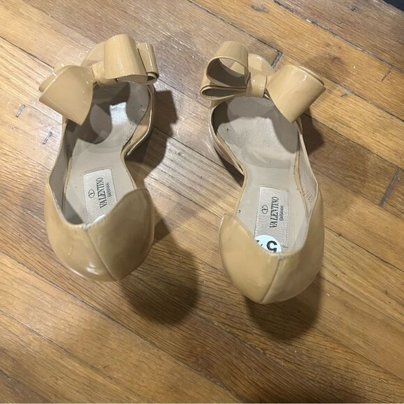 REVOLVE VALENTINO Patent Leather D’Orsay Bow Accents Nude Tan Pumps - Picture 9 of 12